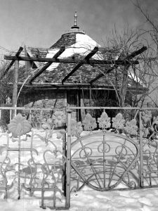 ОКРУГЛА КУЋА – Атрактивна викендица у Фрушкој гори