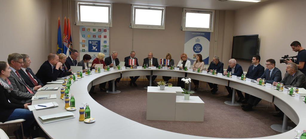 За време разговора две делегације у војвођанској Скупштини.