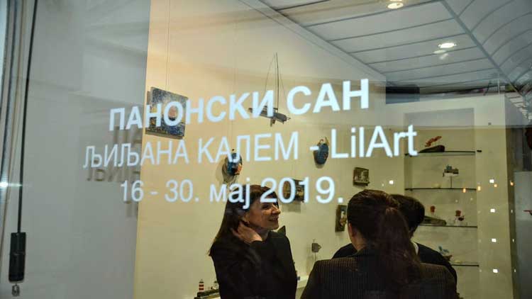ОТВОРЕНА ИЗЛОЖБА ПАНОНСКИ САН ЉИЉАНЕ КАЛЕМ ОТВОРЕНА ИЗЛОЖБА ПАНОНСКИ САН ЉИЉАНЕ КАЛЕМ