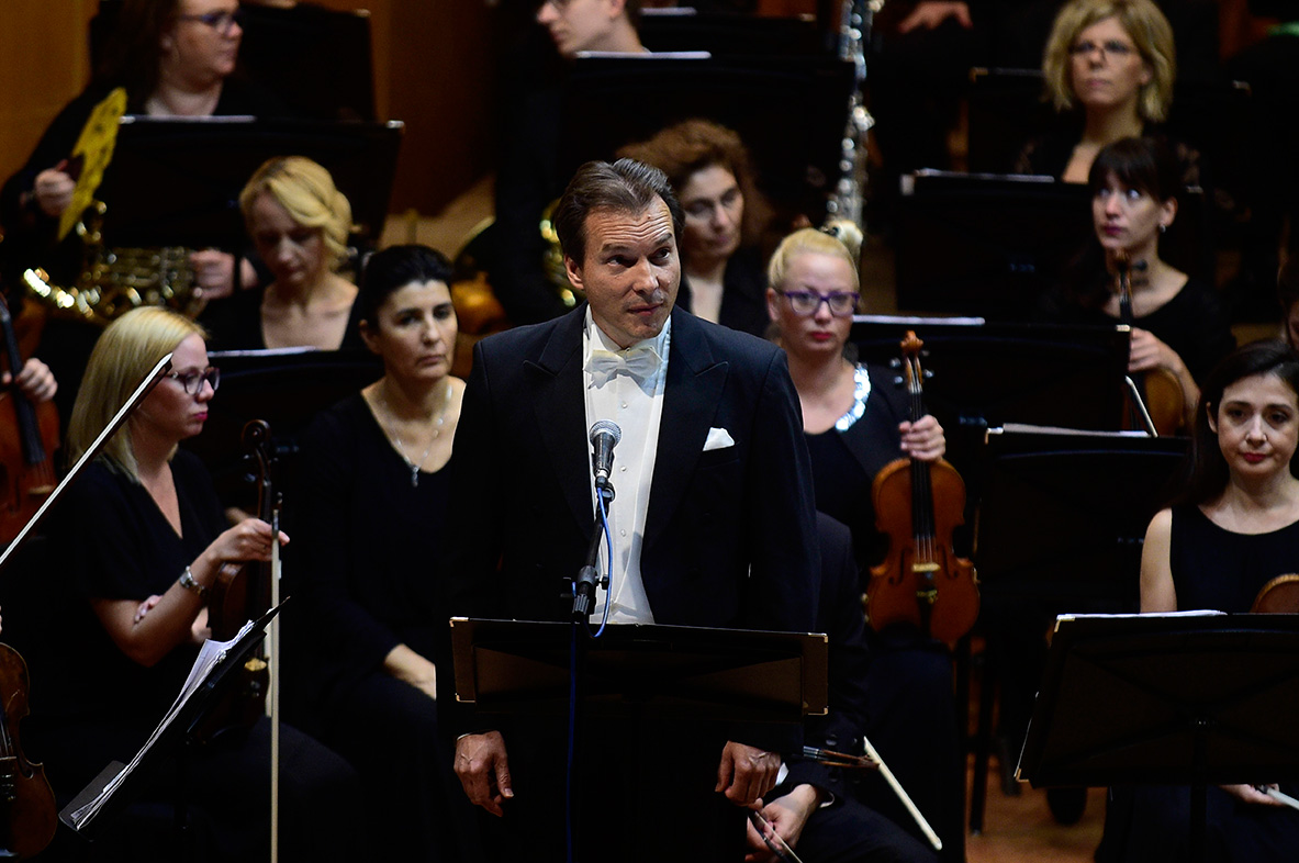 directorul artistic Bojan Suđić
